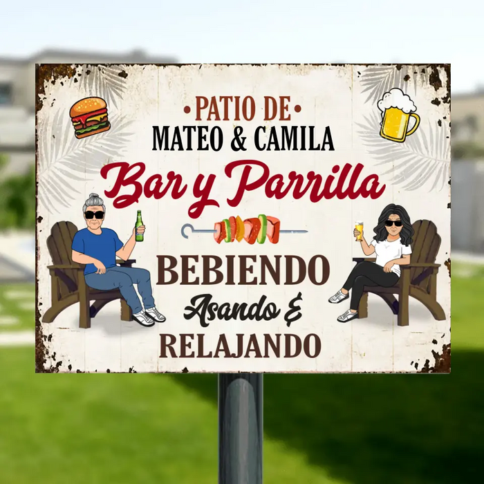 Personalized Couple Metal Sign - Gift Idea For Couple/Mother's Day/Father's Day - Bar y Parrilla Bebiendo Asando & Relajando