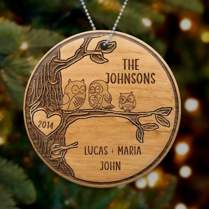 Personalized Couple Family Circle Wooden Ornament - Adult/Couple With Up to 7 Kids - Gift Idea For Owl/Bird/Squirrel Lover