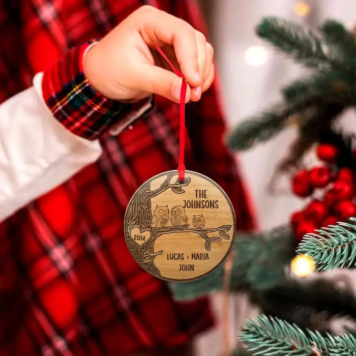 Personalized Couple Family Circle Wooden Ornament - Adult/Couple With Up to 7 Kids - Gift Idea For Owl/Bird/Squirrel Lover