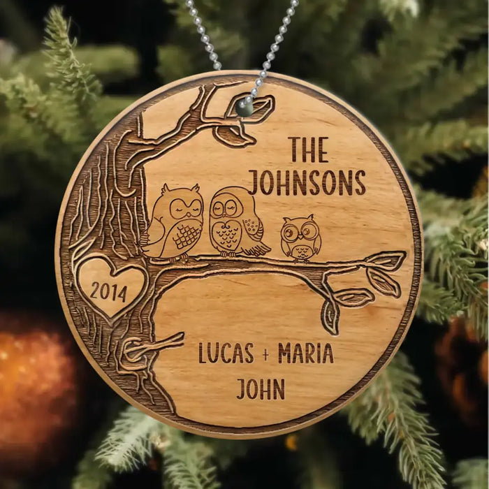Personalized Couple Family Circle Wooden Ornament - Adult/Couple With Up to 7 Kids - Gift Idea For Owl/Bird/Squirrel Lover