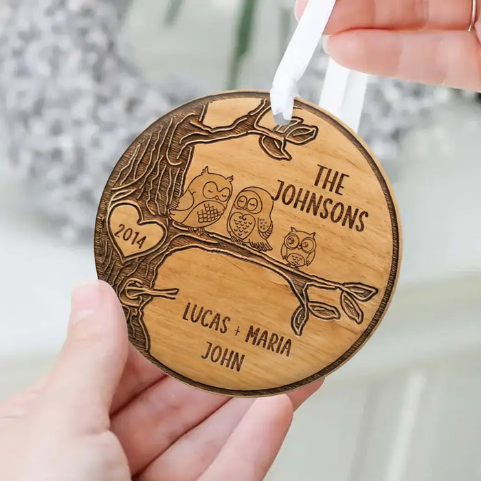 Personalized Couple Family Circle Wooden Ornament - Adult/Couple With Up to 7 Kids - Gift Idea For Owl/Bird/Squirrel Lover