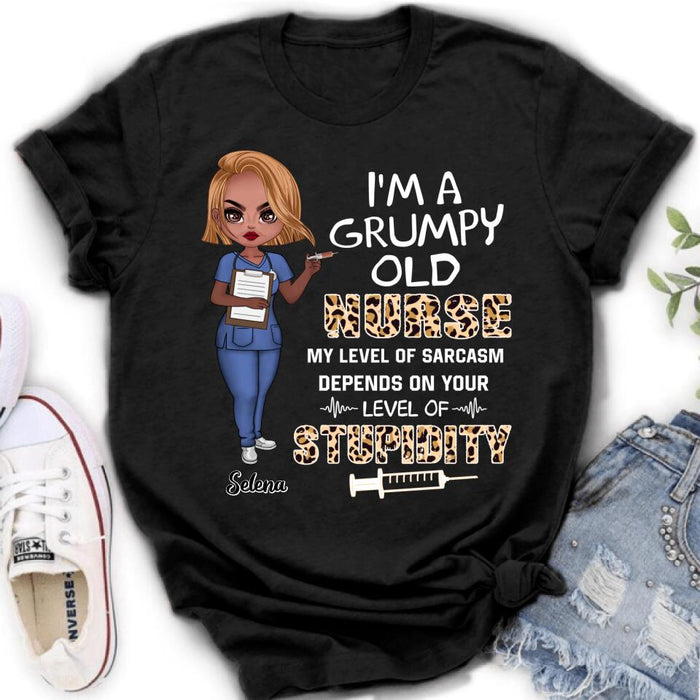 Personalized Grumpy Old Nurse Shirt/Pullover Hoodie - Gift Idea For Nurse - I'm A Grumpy Old Nurse