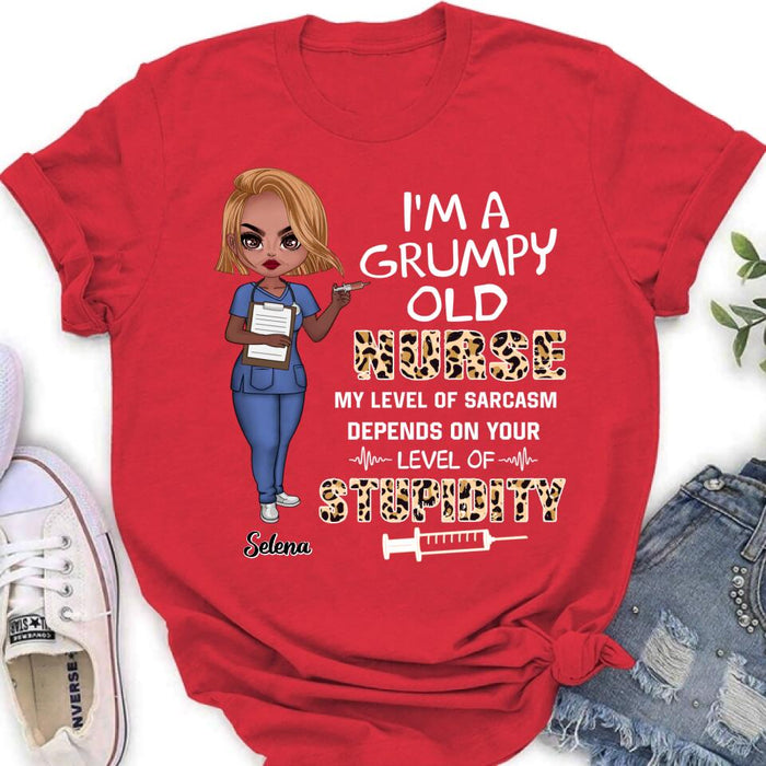 Personalized Grumpy Old Nurse Shirt/Pullover Hoodie - Gift Idea For Nurse - I'm A Grumpy Old Nurse