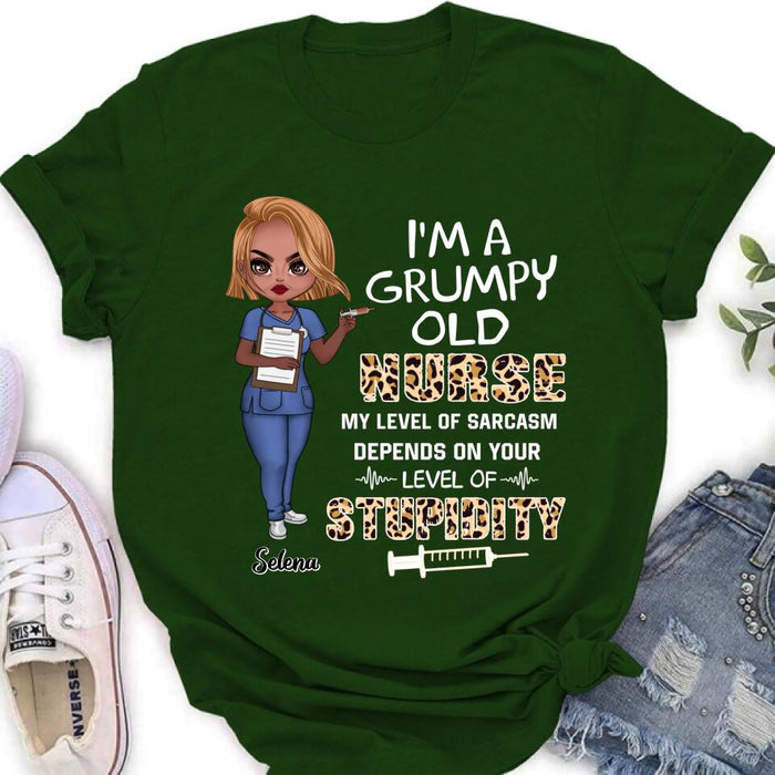 Personalized Grumpy Old Nurse Shirt/Pullover Hoodie - Gift Idea For Nurse - I'm A Grumpy Old Nurse