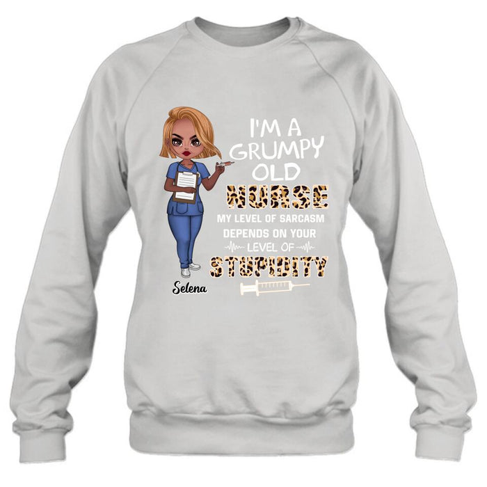 Personalized Grumpy Old Nurse Shirt/Pullover Hoodie - Gift Idea For Nurse - I'm A Grumpy Old Nurse