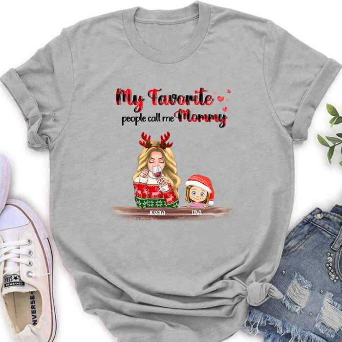 Personalized Mommy And Kids Xmas Sweatshirt/Hoodie/T-Shirt - Mom With Up to 5 Kids - Christmas Gift For Mom - T1IGHH