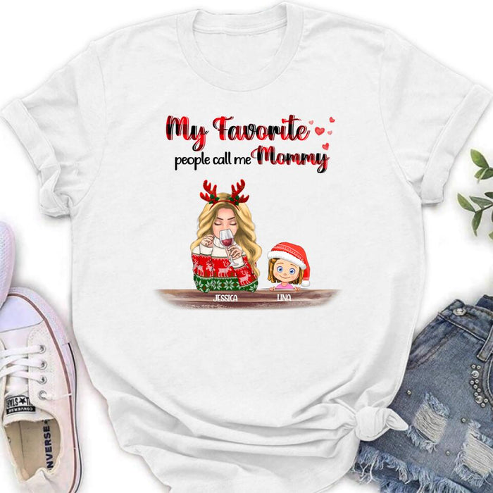 Personalized Mommy And Kids Xmas Sweatshirt/Hoodie/T-Shirt - Mom With Up to 5 Kids - Christmas Gift For Mom - T1IGHH