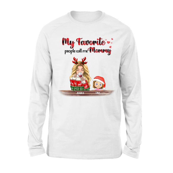 Personalized Mommy And Kids Xmas Sweatshirt/Hoodie/T-Shirt - Mom With Up to 5 Kids - Christmas Gift For Mom - T1IGHH