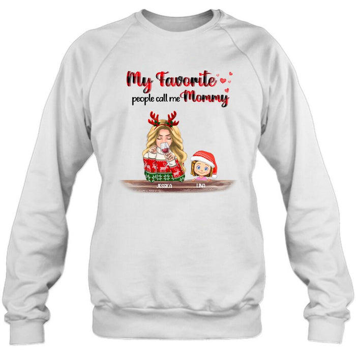 Personalized Mommy And Kids Xmas Sweatshirt/Hoodie/T-Shirt - Mom With Up to 5 Kids - Christmas Gift For Mom - T1IGHH