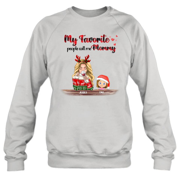 Personalized Mommy And Kids Xmas Sweatshirt/Hoodie/T-Shirt - Mom With Up to 5 Kids - Christmas Gift For Mom - T1IGHH