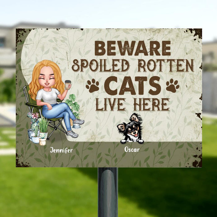 Personalized Garden Metal Sign - Up to 7 Pets - Funny Gardening Gift For Dog/Cat Lover - Beware Spoiled Rotten Dogs Live Here