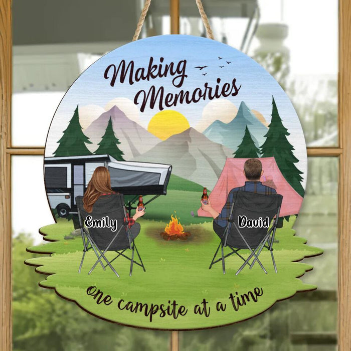 Personalized Camping Couple Wooden Sign - Up to 4 Dogs - Christmas Gift Idea For Camping Lovers/Dog/Cat Lovers - Making Memories One Campsite At A Time