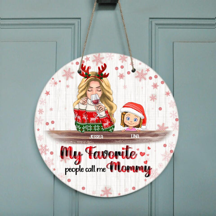 Personalized Mommy And Kids Xmas Circle Wall Art - Mom With Up to 5 Kids - Christmas Gift For Mom - T1IGHH
