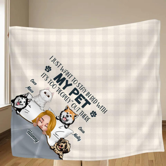Personalized Pet Mom Fleece Throw Blanket - Mother's Day Gift For Dog Mom/Cat Mom - Up to 4 Pets - I Just Want To Stay In Bed With My Pet