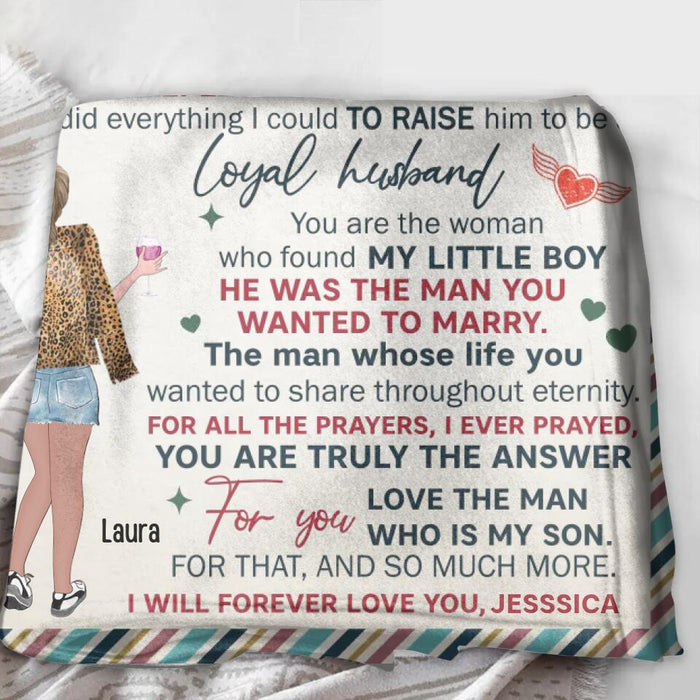 Personalized To My Daughter-In-Law Fleece Throw Blanket/Quilt - Gift For Daughter-In-Law From Mom - We Both Love The Same Man