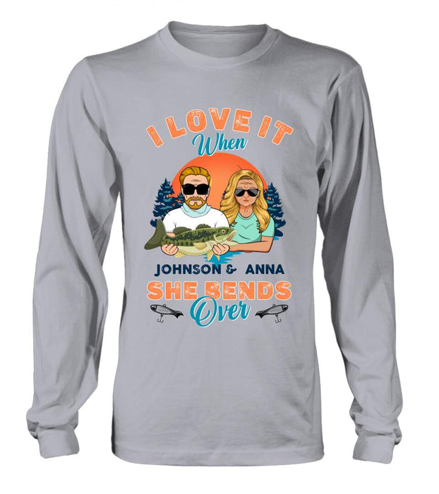 Personalized Fishing Couple T-Shirt/Long Sleeve/Sweatshirt/Hoodie - Gift Idea For Couple/Gift To Him/Her/Fishing Lover - I Love It When She Bends Over