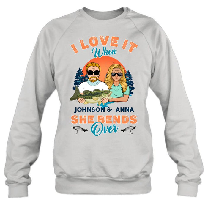 Personalized Fishing Couple T-Shirt/Long Sleeve/Sweatshirt/Hoodie - Gift Idea For Couple/Gift To Him/Her/Fishing Lover - I Love It When She Bends Over