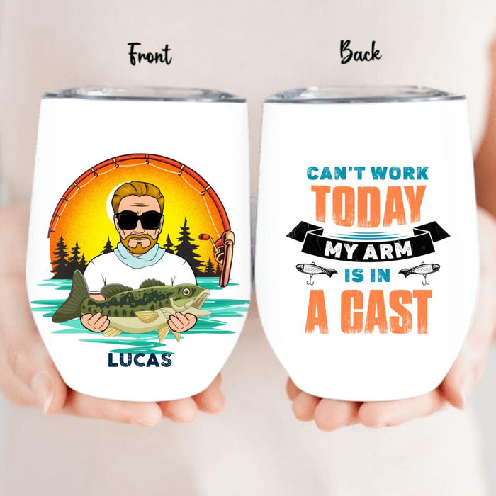 Personalized Fishing Couple Wine Tumbler - Gift Idea For Couple/Gift To Him/Her/Fishing Lover - Can't Work Today My Arm Is In A Cast