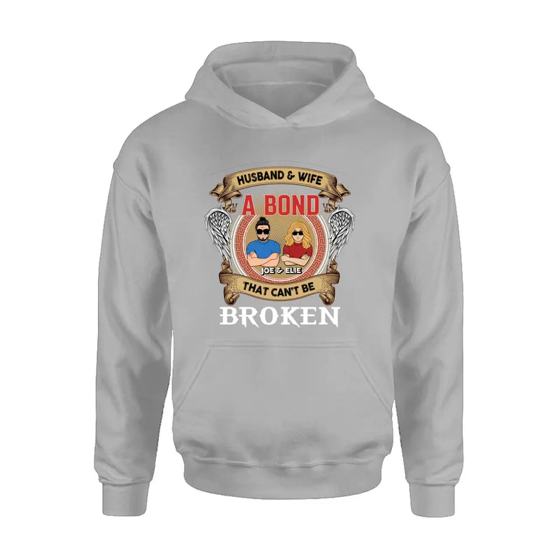 Personalized Couple Shirt/Long sleeve/Sweatshirt/Hoodie - Gift Idea For Couple/Mother's Day/Father's Day - Husband And Wife A Bond That Can't Be Broken
