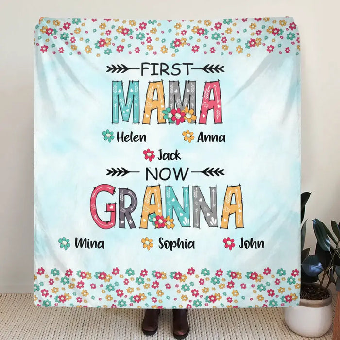 Personalized Grandma Fleece Throw Blanket/Quilt - Up to 4 Kids And 8 Grandkids - Mother's Day Gift Idea for Grandma - First Mom Now Nana Kid And Grandkids Flower Pattern
