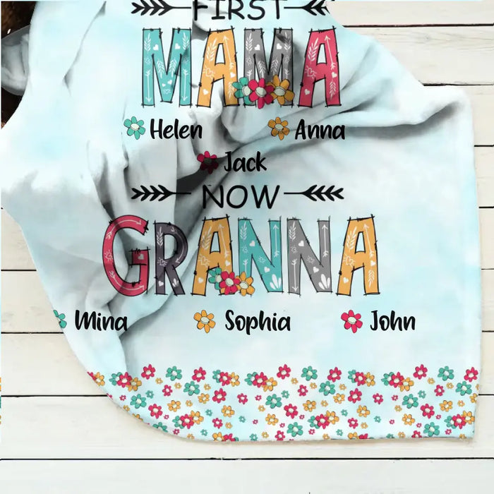 Personalized Grandma Fleece Throw Blanket/Quilt - Up to 4 Kids And 8 Grandkids - Mother's Day Gift Idea for Grandma - First Mom Now Nana Kid And Grandkids Flower Pattern