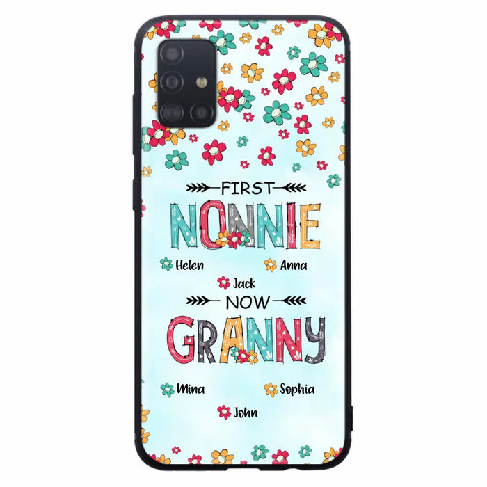 Custom Personalized Grandma Phone Case - Upto 4 Kids And 8 Grandkids - Mother's Day Gift Idea for Grandma - First Mom Now Nana Kid And Grandkids Flower Pattern - Case For iPhone And Samsung