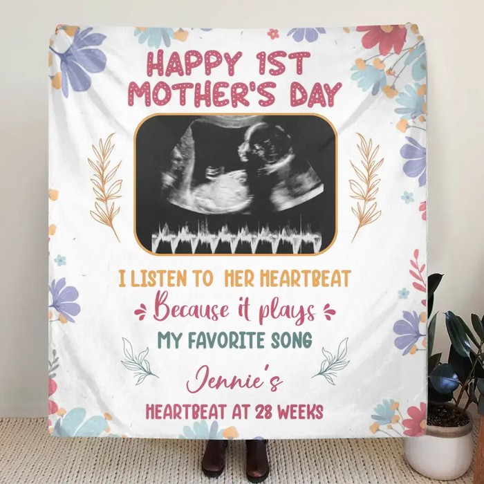 Personalized Heartbeat Fleece Throw Blanket/Quilt - Gift Idea For Mother's Day - I Listen To Her Heartbeat Because It Plays My Favorite Song