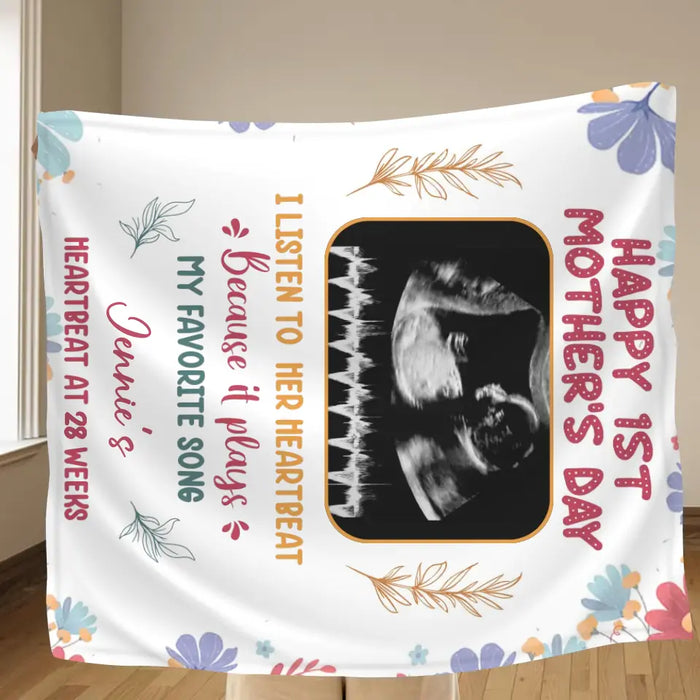 Personalized Heartbeat Fleece Throw Blanket/Quilt - Gift Idea For Mother's Day - I Listen To Her Heartbeat Because It Plays My Favorite Song
