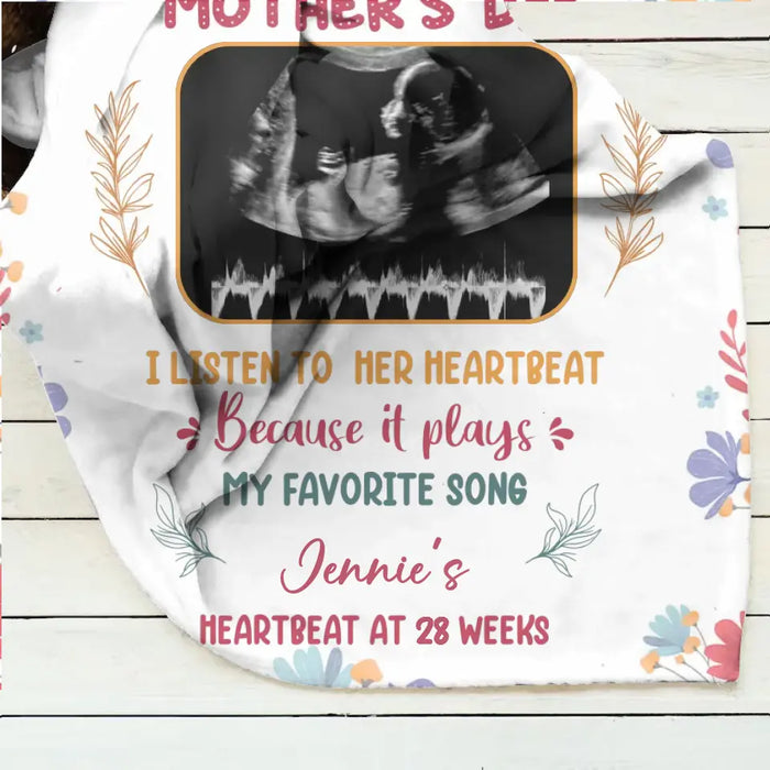 Personalized Heartbeat Fleece Throw Blanket/Quilt - Gift Idea For Mother's Day - I Listen To Her Heartbeat Because It Plays My Favorite Song