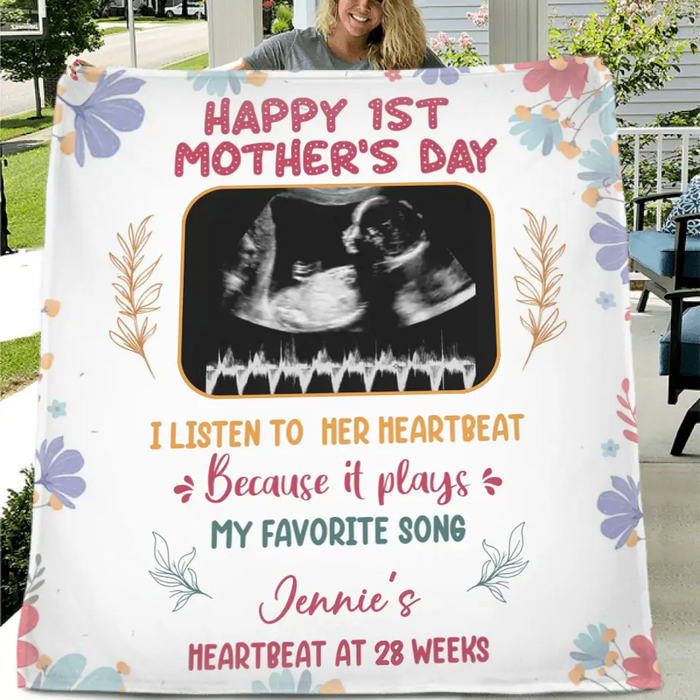 Personalized Heartbeat Fleece Throw Blanket/Quilt - Gift Idea For Mother's Day - I Listen To Her Heartbeat Because It Plays My Favorite Song