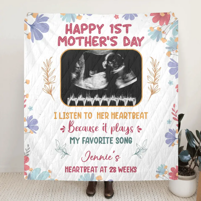Personalized Heartbeat Fleece Throw Blanket/Quilt - Gift Idea For Mother's Day - I Listen To Her Heartbeat Because It Plays My Favorite Song
