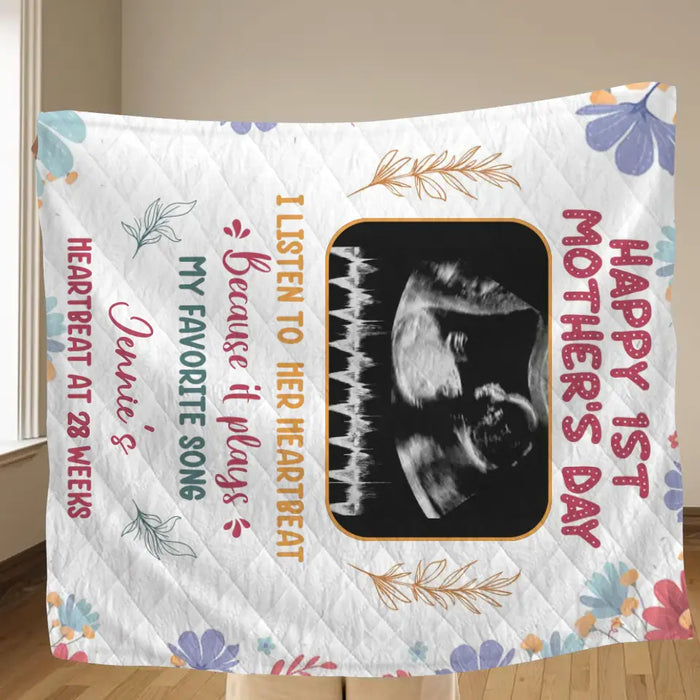 Personalized Heartbeat Fleece Throw Blanket/Quilt - Gift Idea For Mother's Day - I Listen To Her Heartbeat Because It Plays My Favorite Song