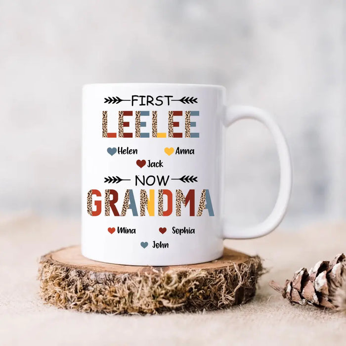 Personalized Grandma Coffee Mug - Up to 4 Kids And 8 Grandkids - Mother's Day Gift Idea for Grandma - First Mom Now Nana Kid And Grandkids Flower Pattern