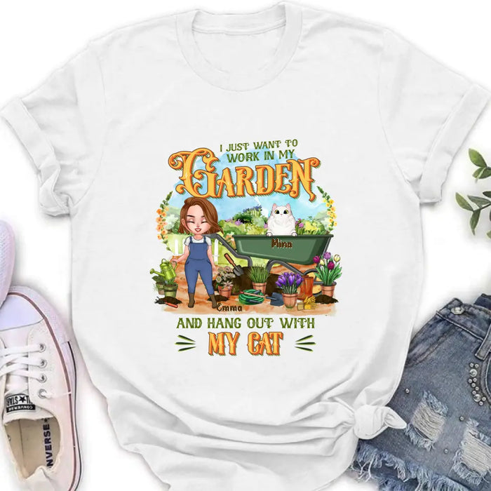 Personalized Shirt/Pullover Hoodie - Gifts For Cat Lovers, Garden Lovers And Cat Mom - I Just Want To Work In My Garden And Hang Out With My Cats - Up to 5 Cats