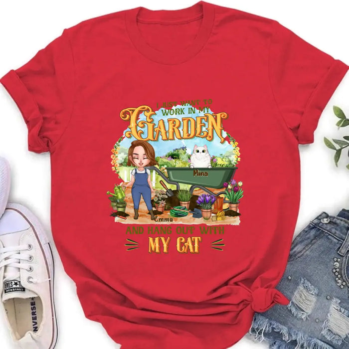 Personalized Shirt/Pullover Hoodie - Gifts For Cat Lovers, Garden Lovers And Cat Mom - I Just Want To Work In My Garden And Hang Out With My Cats - Up to 5 Cats