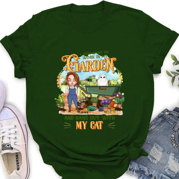 Personalized Shirt/Pullover Hoodie - Gifts For Cat Lovers, Garden Lovers And Cat Mom - I Just Want To Work In My Garden And Hang Out With My Cats - Up to 5 Cats