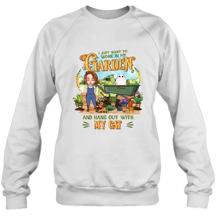 Personalized Shirt/Pullover Hoodie - Gifts For Cat Lovers, Garden Lovers And Cat Mom - I Just Want To Work In My Garden And Hang Out With My Cats - Up to 5 Cats