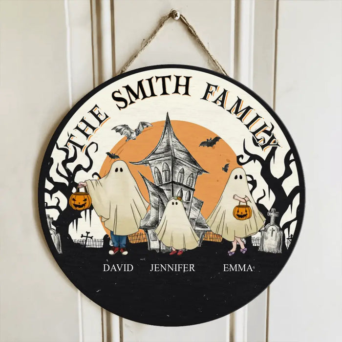 Personalized Family Circle Wooden Sign - Up to 6 People & 3 Pets - Halloween Gift Idea for Family