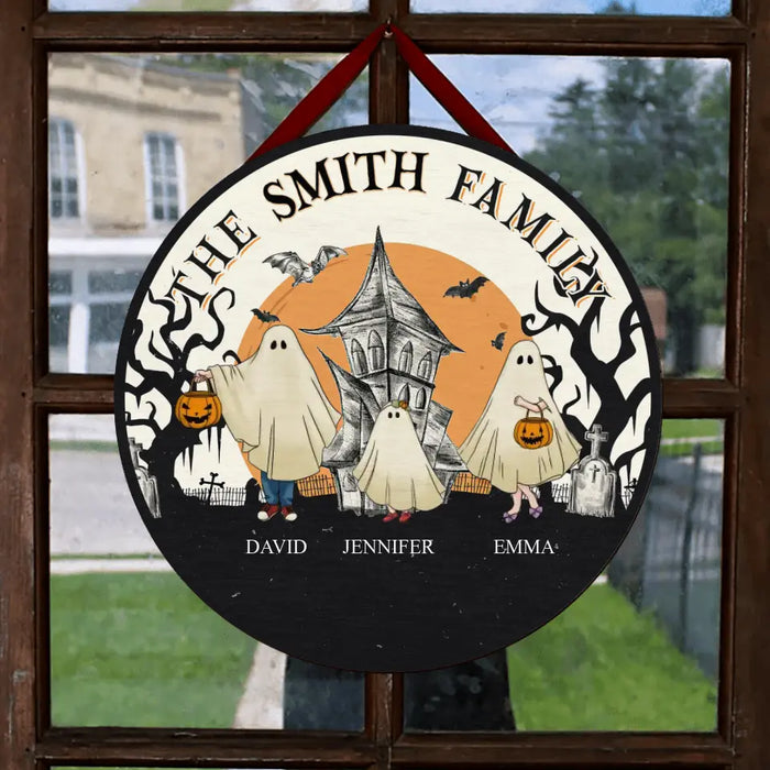 Personalized Family Circle Wooden Sign - Up to 6 People & 3 Pets - Halloween Gift Idea for Family