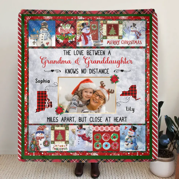 Personalized Upload Photo Fleece Throw Blanket/Quilt - Gift Idea For Grandma/Kid - The Love Between A Grandma & Granddaughter Knows No Distance