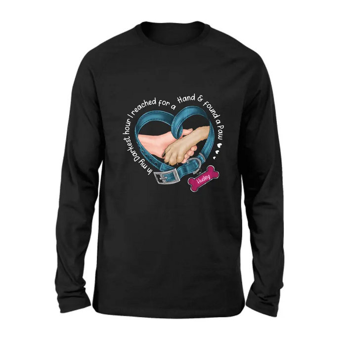 Personalized Dog T-shirt/Hoodie - Memorial Gift Idea For Dog Lover - In My Darkest Hour I Reached For A Hand & Found A Paw