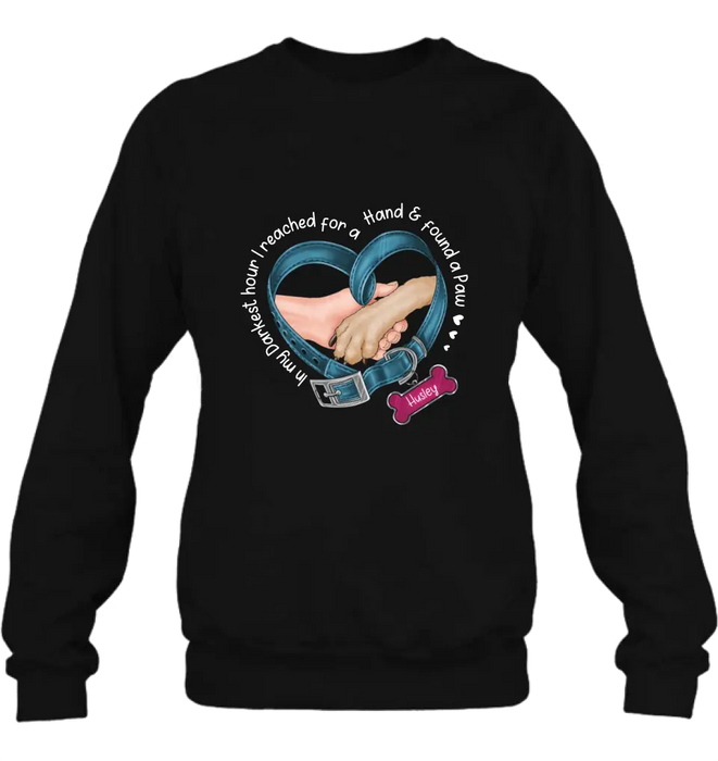 Personalized Dog T-shirt/Hoodie - Memorial Gift Idea For Dog Lover - In My Darkest Hour I Reached For A Hand & Found A Paw