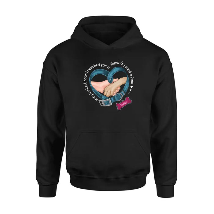 Personalized Dog T-shirt/Hoodie - Memorial Gift Idea For Dog Lover - In My Darkest Hour I Reached For A Hand & Found A Paw