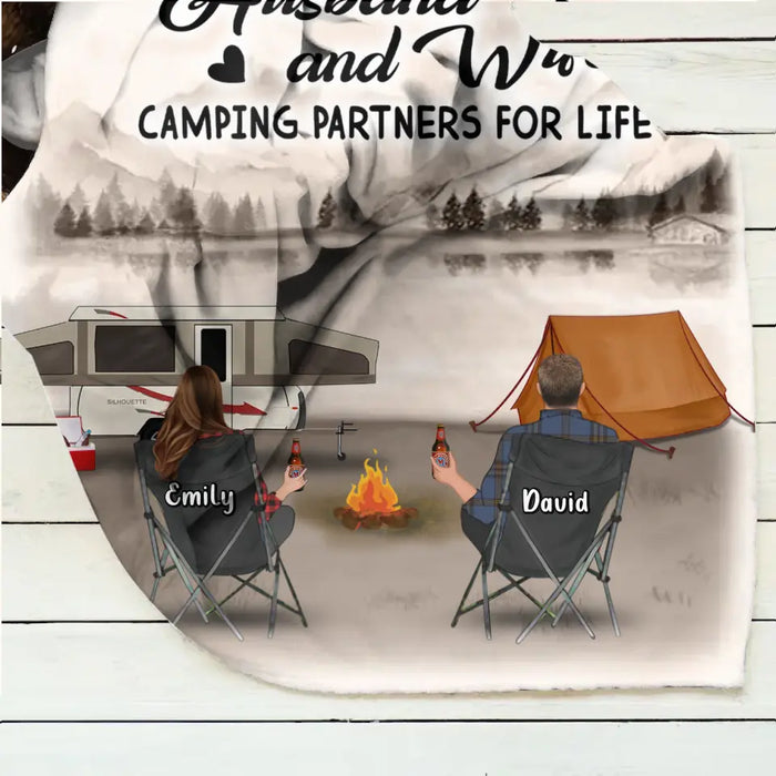 Personalized Retro Vintage Camping Quilt/Fleece Throw Blanket - Gift Idea For Family/Camping Lover - Parents/Single Parent With Up to 5 Kids And 4 Pets - Happy Campers