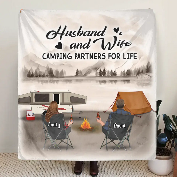 Personalized Retro Vintage Camping Quilt/Fleece Throw Blanket - Gift Idea For Family/Camping Lover - Parents/Single Parent With Up to 5 Kids And 4 Pets - Happy Campers