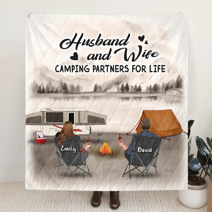 Personalized Retro Vintage Camping Quilt/Fleece Throw Blanket - Gift Idea For Family/Camping Lover - Parents/Single Parent With Up to 5 Kids And 4 Pets - Happy Campers