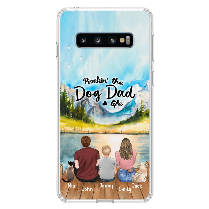 Personalized Pet Couple Phone Case - Parent With 1 Kid And 2 Pets - Case For iPhone And Samsung