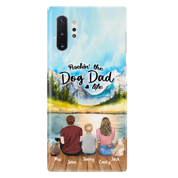 Personalized Pet Couple Phone Case - Parent With 1 Kid And 2 Pets - Case For iPhone And Samsung
