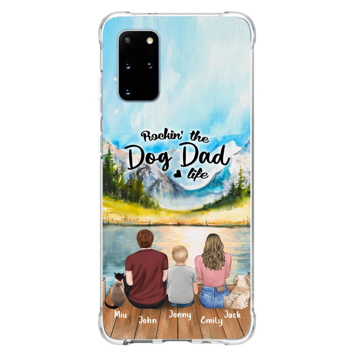 Personalized Pet Couple Phone Case - Parent With 1 Kid And 2 Pets - Case For iPhone And Samsung