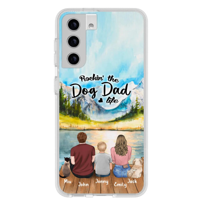 Personalized Pet Couple Phone Case - Parent With 1 Kid And 2 Pets - Case For iPhone And Samsung